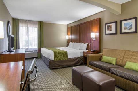 Comfort Inn & Suites Kansas City - Northeast — photo 4