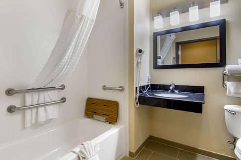 Comfort Inn & Suites Kansas City - Northeast — photo 6