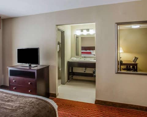 Quality Suites Nashville Airport — photo 4