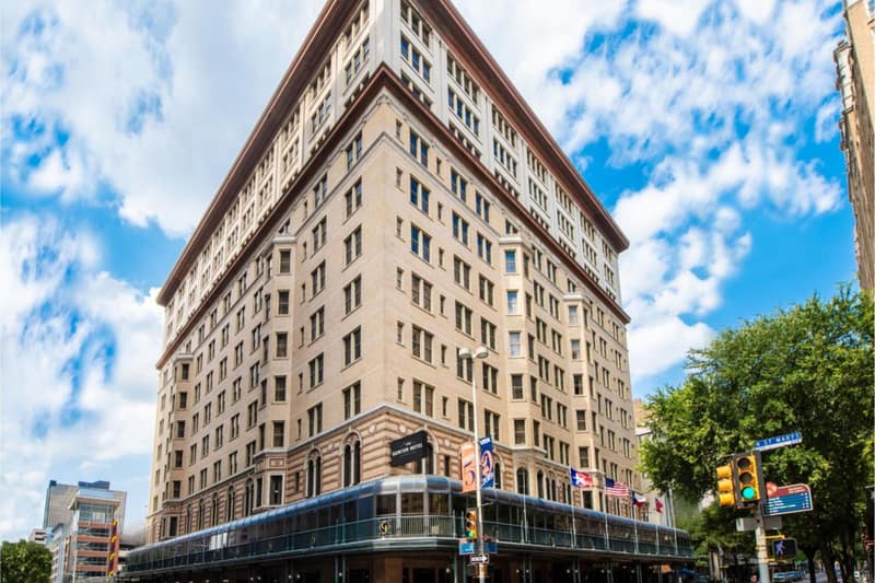 The Gunter Hotel San Antonio Riverwalk, a Tribute Portfolio Hotel — building