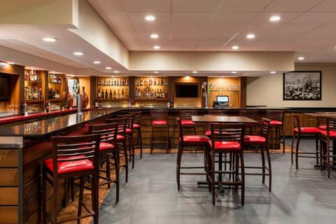 Royle Hotel Milwaukee Airport — photo 6