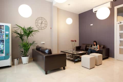 Hostal Centric — recepcion & lobby