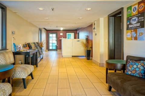 Howard Johnson by Wyndham San Diego Hotel Circle — photo 8