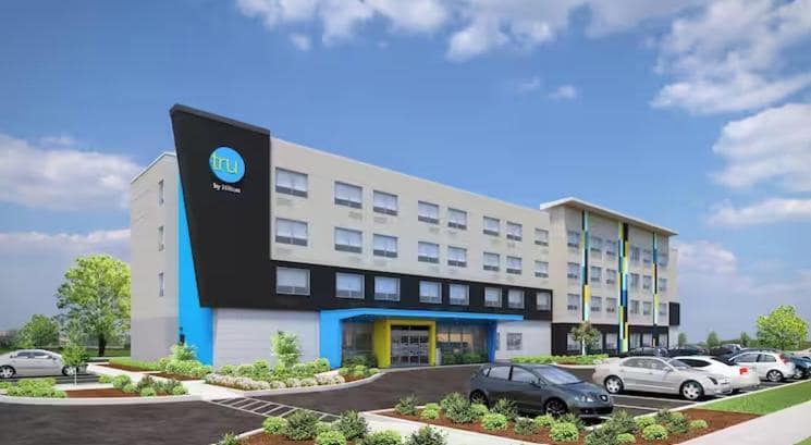Tru By Hilton Kansas City Airport — building