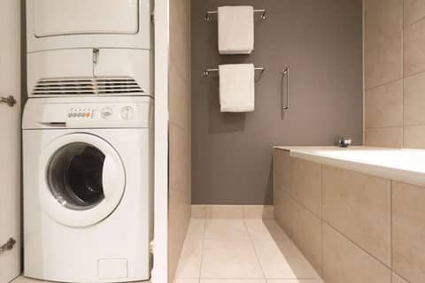 Adina Apartment Hotel Copenhagen — bathroom