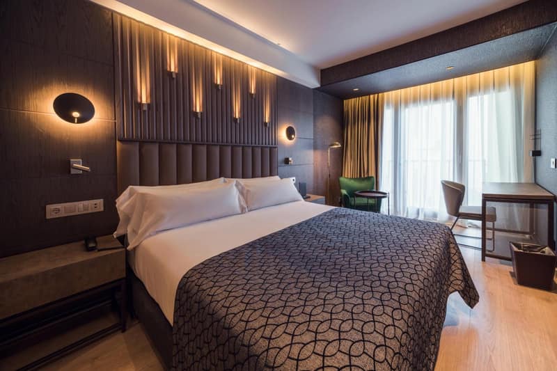 Catalonia Gran Vía Bilbao — hotel room