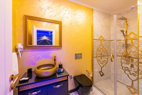 Istanbul Taksim Residence Hotel By MESUT — bathroom