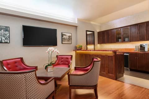 USC Hotel — photo 8