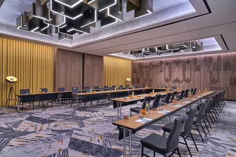 Renaissance Kuala Lumpur Hotel & Convention Centre — photo 2