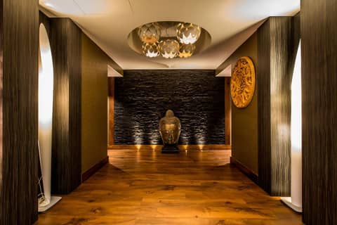 Holiday Inn London Kensington High St. by IHG — hotel reception