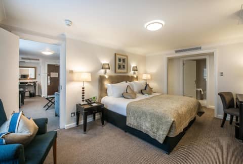 Holiday Inn London Kensington High St. by IHG — hotel room
