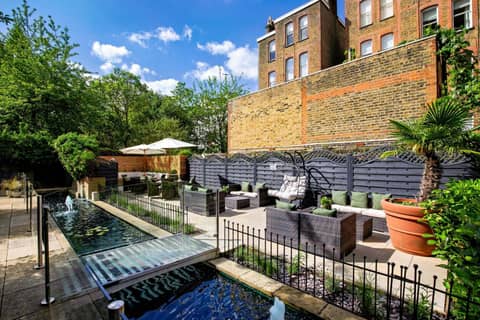 Holiday Inn London Kensington High St. by IHG — outdoor bbq area