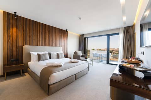 Longue vie Hotels — hotel room