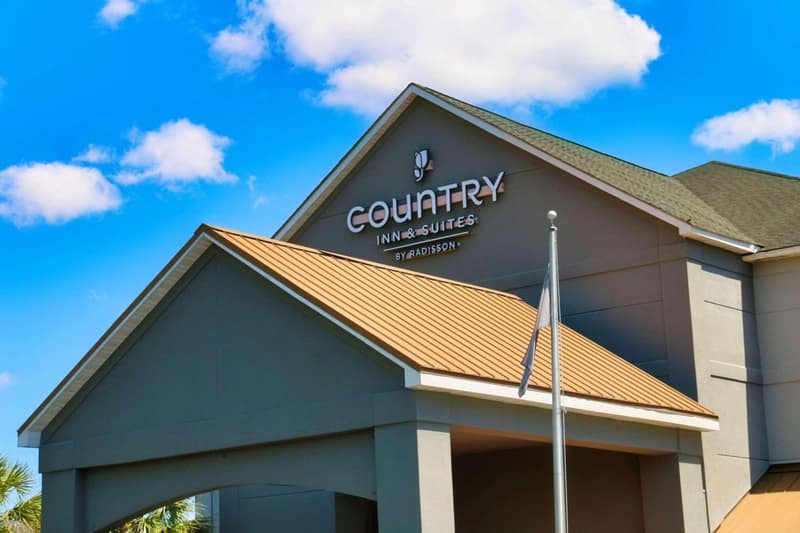 Country Inn & Suites by Radisson, Savannah Gateway, GA — building