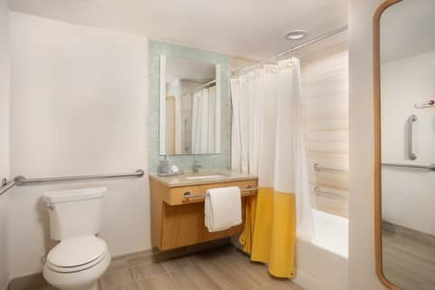 The Ryder Hotel — bathroom