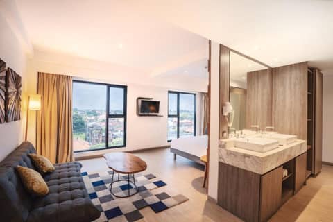 Kamaniiya Petitenget Seminyak — hotel room