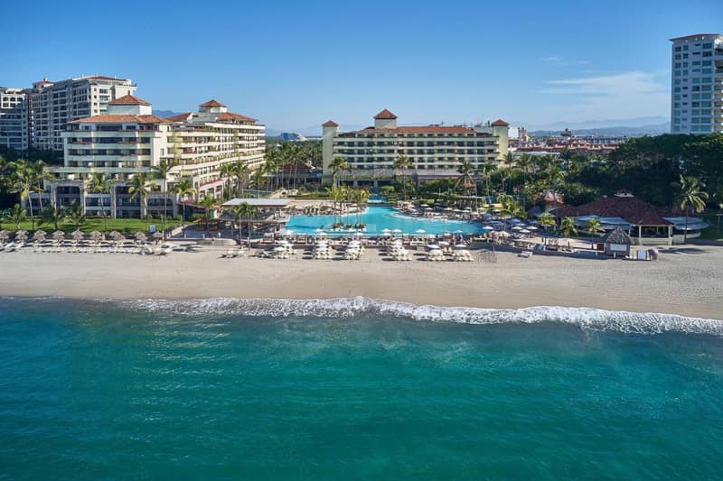 Marriott Puerto Vallarta Resort & Spa — building