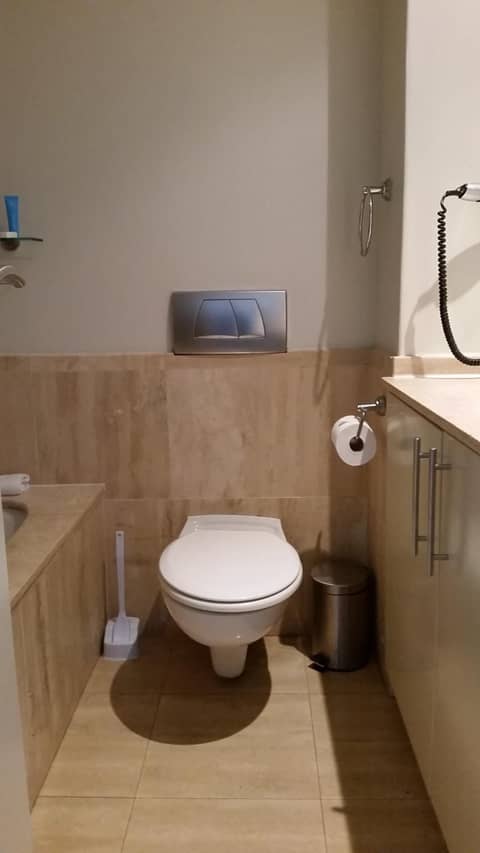 Lagoon Beach Hotel & Spa — bathroom