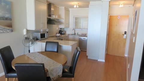 Lagoon Beach Hotel & Spa — kitchen