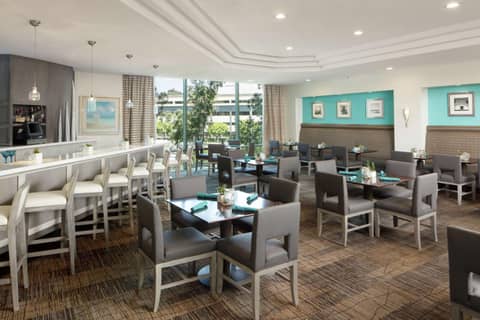 DoubleTree By Hilton San Diego Hotel Circle — dining