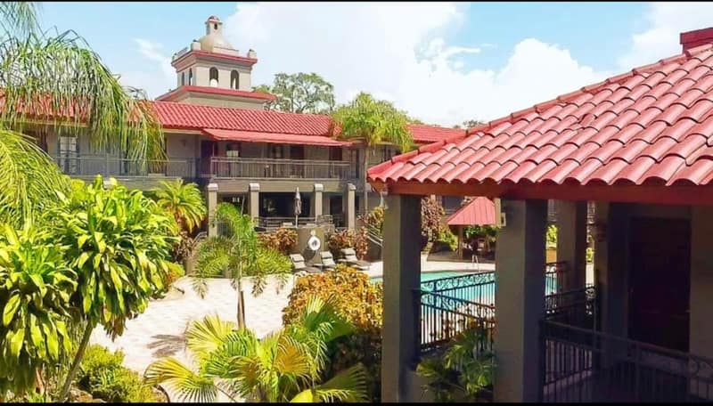 Red Roof Inn PLUS & Suites Tampa - Busch Gardens — building