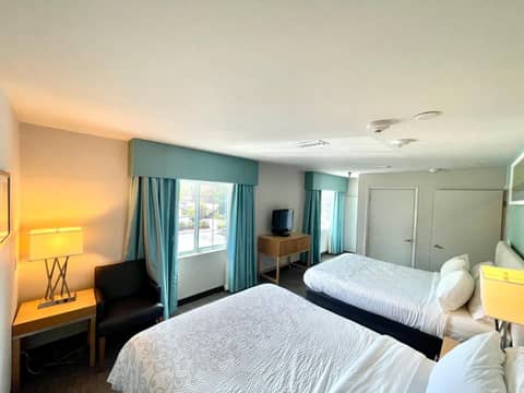 Red Roof Inn PLUS & Suites Tampa - Busch Gardens — photo 9