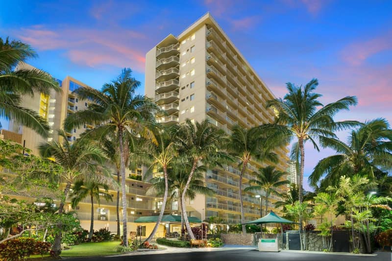 Courtyard by Marriott Waikiki Beach — building