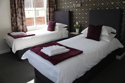 The Bulls Head Hotel — hotel room