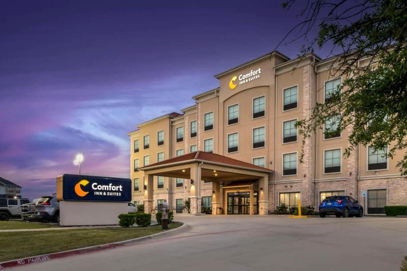 Comfort Inn & Suites Fort Worth - Fossil Creek — building