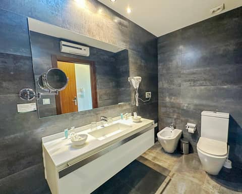 El Coso — bathroom