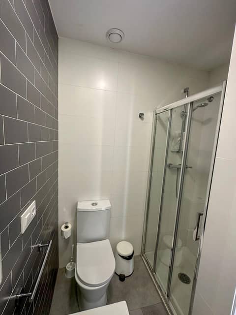 El Coso — bathroom
