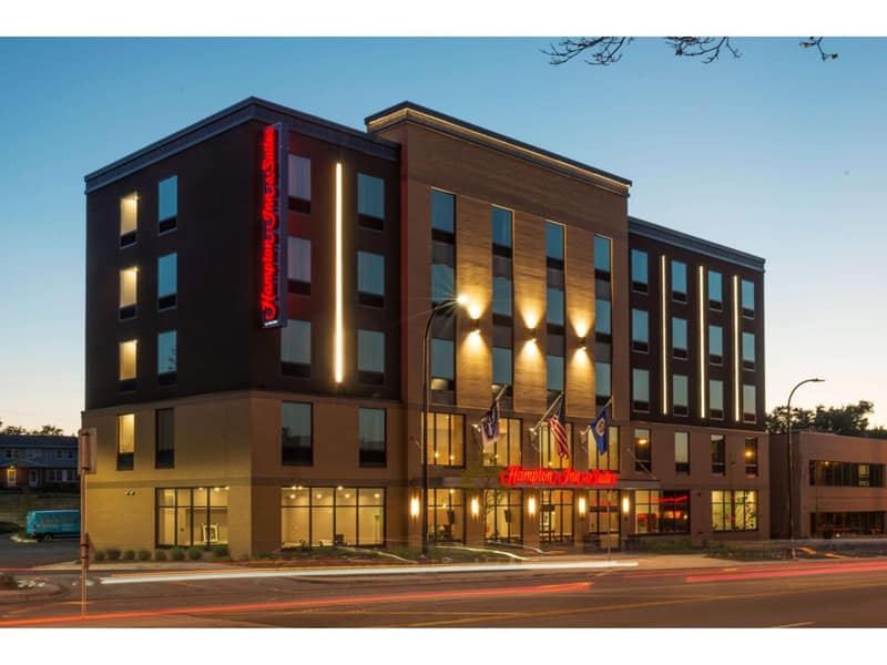 Hampton Inn and Suites Minneapolis University Area, MN — building