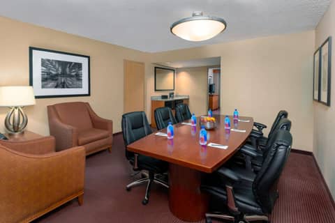 Embassy Suites by Hilton Kansas City International Airport — photo 6