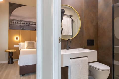 Harinas Central Apartments by Valcambre — bathroom
