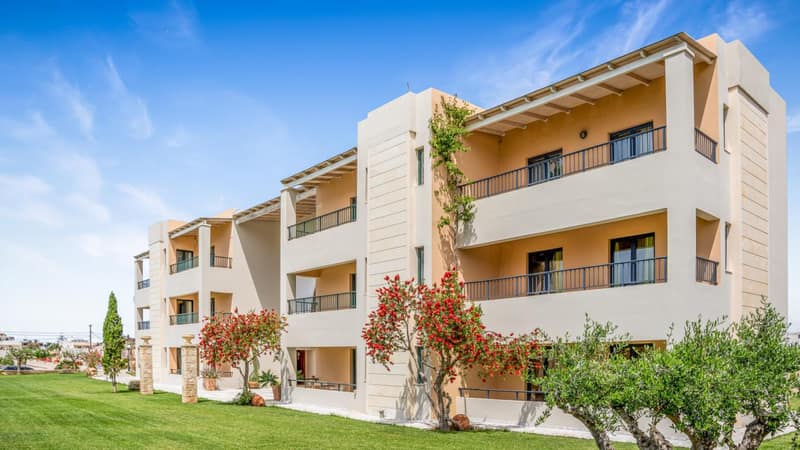 Golden Bay Apartments-Garden Haven — building