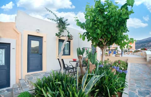 Golden Bay Apartments-Garden Haven — photo 7