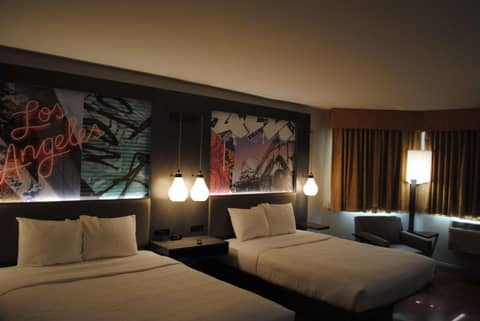 Aiden Los Angeles Downtown Dragon Gate Inn — hotel room