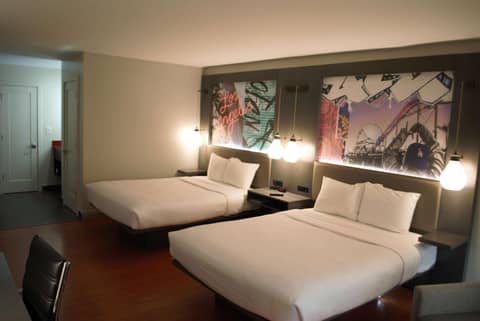 Aiden Los Angeles Downtown Dragon Gate Inn — hotel room
