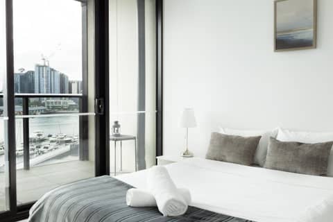 Pars Apartments - Collins Wharf Waterfront Docklands — hotel room