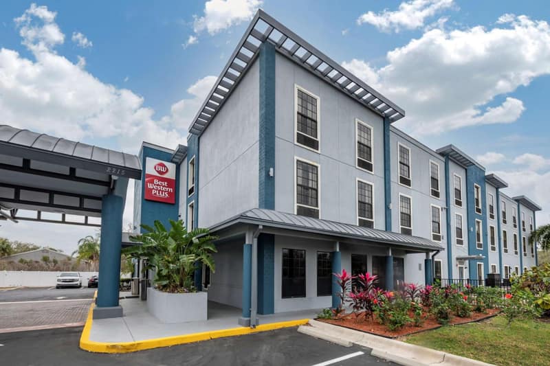 Best Western Plus Bradenton Gateway Hotel — building