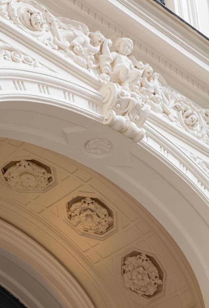 Timhotel Opéra Blanche Fontaine — building