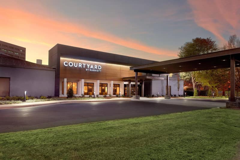Courtyard Charlotte SouthPark — building