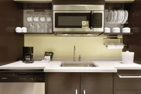 Home2 Suites by Hilton Cleveland Independence — kitchen