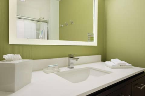 Home2 Suites by Hilton Cleveland Independence — bathroom