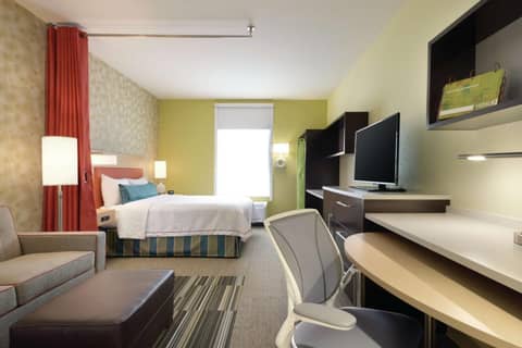 Home2 Suites by Hilton Cleveland Independence — hotel room
