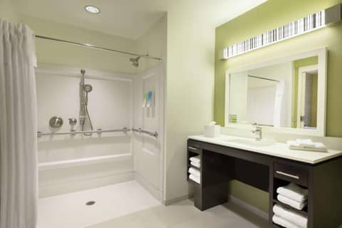 Home2 Suites by Hilton Cleveland Independence — bathroom