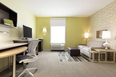 Home2 Suites by Hilton Cleveland Independence — hotel room