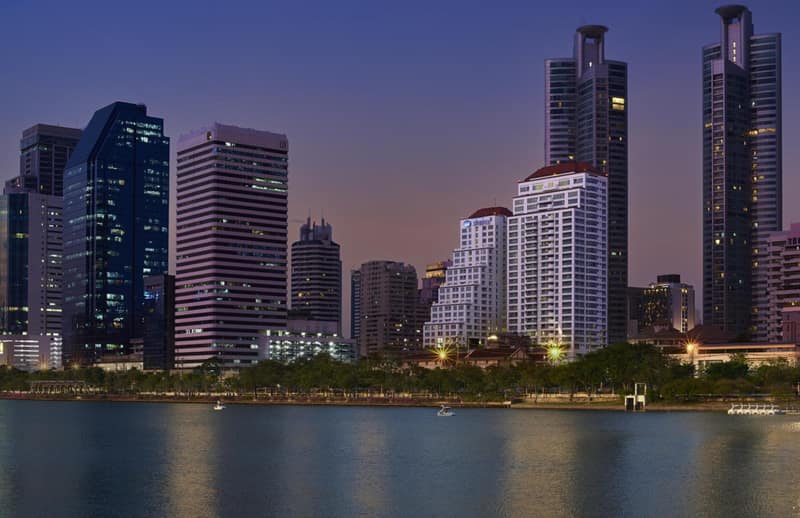 Shama Lakeview Asoke Bangkok — building