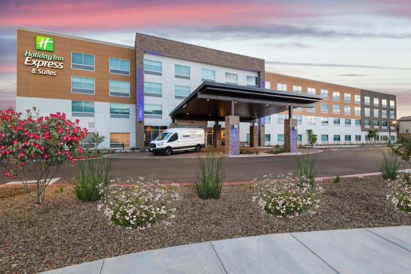 Holiday Inn Express & Suites - Phoenix - Airport North by IHG — building