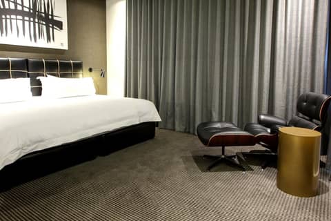 Century City Hotel Urban Square — hotel room